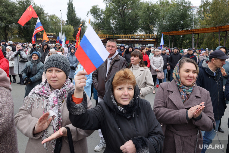 Горожане пришли, чтобы поддержать присоединение Донбасса и освобожденных территорий Украины к России