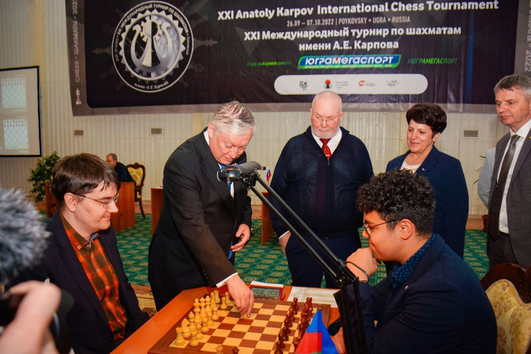 Анатолий Карпов открывает пятый тур международного шахматного турнира