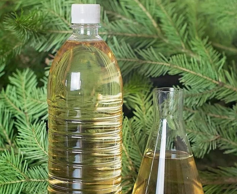 Пихтовое масло продают в пластиковых бутылках