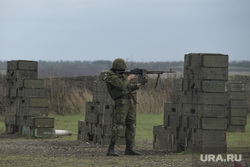 Мобилизованные резервисты на полигоне в Донецкой области. ДНР, полигон, армия, военные, солдаты, пулемет, оружие, пулеметчик, стрелки, военные сборы, пехота, полигон, резервисты, мобилизованные, пехотинцы