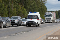 Автомобильная пробка на восточном обходе. Пермь, дорога, машина скорой медицинской помощи, пробка автомобильная, скорая помощь