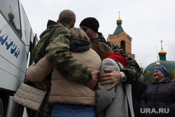 Отправка мобилизованных от кинотеатра "Спутник". Курган, призывники, призывной пункт, военные сборы, мобилизация, мобилизационный пункт, мобилизованные, отправка призывников