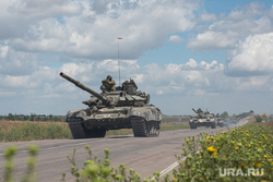 Колонна военной техники в районе Запорожской области. Запорожская область, военные, танк, сво