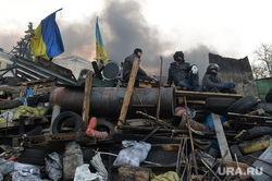 Майдан. Украина.  Киев, флаг украины, майдан, баррикады, беспорядки, революция