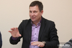 Депутатская комиссия гордумы по социальной политике Курган, пожиленков дмитрий, жест рукой