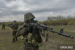 Мобилизованные на одном из полигонов в зоне СВО. ДНР, автомат, калашников, ак, спецназ, чвк, штурмовик, мобилизация, сво, военный