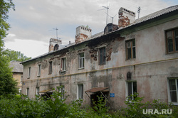 Липовая гора. Пермь, старый дом, уборка, двухэтажка, аварийное жилье