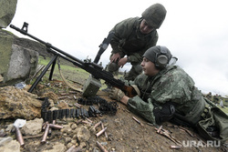 Мобилизованные резервисты на полигоне в Донецкой области. ДНР, армия, военные, солдаты, пулемет, оружие, пулеметчик, стрелки, военные сборы, пехота, полигон, резервисты, пехотинцы