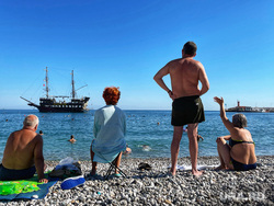 Отдых. Клипарт. Курган, море, берег, отдыхающие, путешествия, отдых, отпуск, туристы, туризм