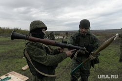 Мобилизованные резервисты на полигоне в Донецкой области. ДНР, гранатомет, армия, военные, солдаты, оружие, рпг, стрелки, военные сборы, пехота, полигон, резервисты, мобилизованные, ручной гранатомет, пехотинцы