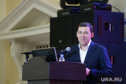 Встреча губернатора Евгения Куйвашева со студентами на площадке Уральского федерального университета им. Первого Президента РФ Б.Н.Ельцина (УрФУ) . Екатеринбург, куйвашев евгений, трибуна