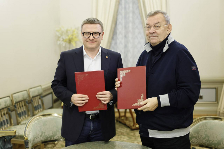 Договор подписали губернатор Алексей Текслер (слева) и гендиректор Большого театра Владимир Урин