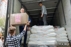 Отправка гуманитарной помощи на Донбасс. Челябинск , коробки, погрузка, мешки, груз, гуманитарная помощь донбассу