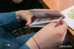 Акция «Мы граждане России!». Вручение паспортов гражданина РФ главой города. Курган, паспорт гражданина рф