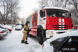 Последствия пожара в девятиэтажном жилом доме на улице Рассветная. Екатеринбург, мчс, последствия пожара, улица рассветная, пожарная машина