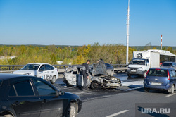 ДТП на Коммунальном мосту. Пермь, чп, дтп, сгоревший автомобиль