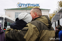 Отправка мобилизованных от кинотеатра "Спутник". Курган, призывники, призывной пункт, военные сборы, мобилизация, мобилизационный пункт, мобилизованные, отправка призывников