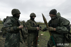 Мобилизованные резервисты на полигоне в Донецкой области. ДНР, гранатомет, армия, военные, солдаты, оружие, рпг, стрелки, военные сборы, пехота, полигон, резервисты, мобилизованные, ручной гранатомет, пехотинцы
