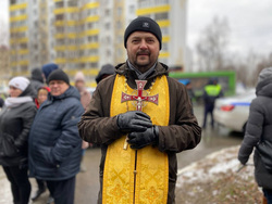 Настоятель храма Николы Чудотворца в Нижневартовске протоиерей Владимир Захаров отправил в военные гарнизоны троих братьев