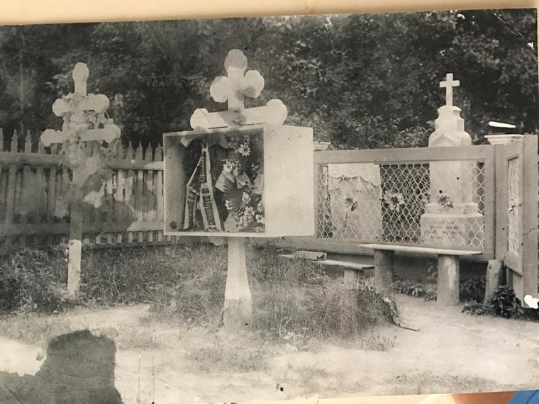 Фотография, по которой удалось найти место захоронения Ушкова