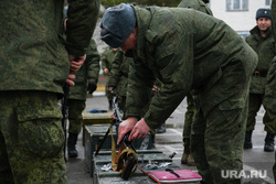 Учебный центр Елань. Екатеринбург, чистка оружия, военная подготовка, выдача оружия, мобилизация, мобилизованные, ручной пулемет