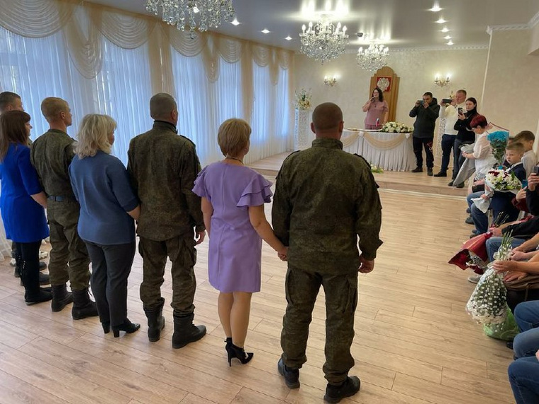 В лагере мобилизованных организовали четыре свадьбы