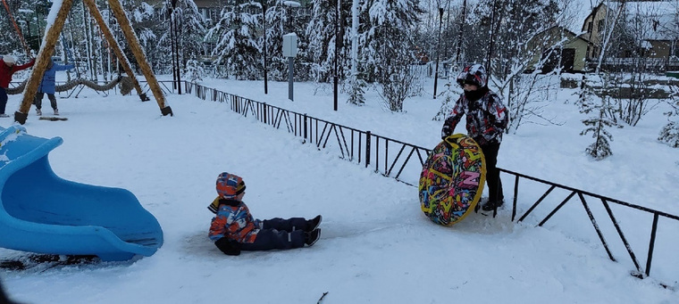 В Пурпе (район Губкинского, ЯНАО) на новой площадке установлена опасная горка