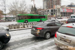 Первый снег в городе. Челябинск , пробка, дорожное движение, первый снег, проспект ленина, дорога