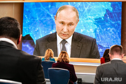 Большая пресс-конференция президента РФ. Москва, путин на экране