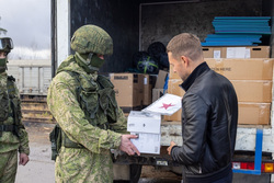 За полгода Алексей Вихарев и депутаты медфракции отправили шесть грузовиков с гуманитарной помощью