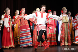 Врио губернатора Курганской области Вадим Шумков поздравляет женщин с 8 марта, ансамбль, русский народный костюм, русский народный танец