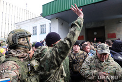 Отправка мобилизованных свердловчан с Верх-Исетского военкомата. Екатеринбург, мобилизация, военный призыв, призыв в армию