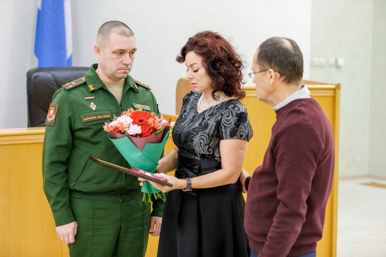 Родственникам погибших на СВО жителей Тюменской области вручили военные награды
