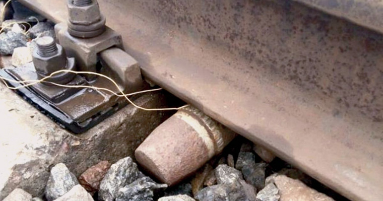 На железной дороге в Херсонской области обнаружили взрывное устройство
