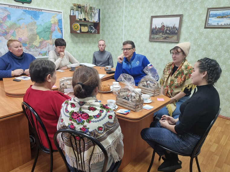Олег Попов встретился с семьями мобилизованных и пообещал помощь в решении всех бытовых вопросов.