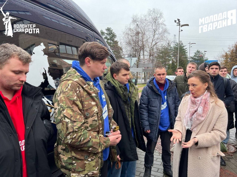 Перед отправкой с добровольцами пообщалась вице-спикер Госдумы Анна Кузнецова