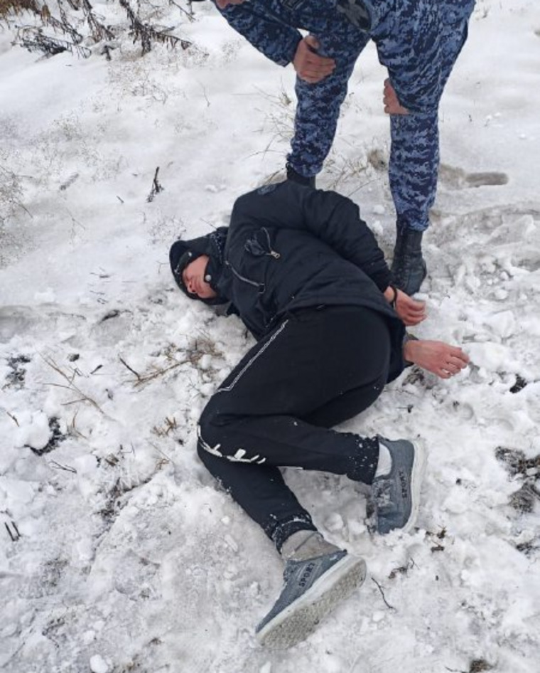 В Щучье задержали 19-летнего жителя, который открыл стрельбу из карабина по автомобилям