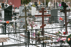 Кладбище и похороны. Тюмень, могилы, надгробия, надгробные кресты, похороны, кладбище