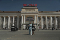 Родригез и Каграманов путешествуют по Транссибирской магистрали и посещают по пути города