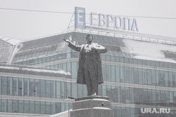 Первоапрельский снегопад. Екатеринбург, снег, зима, непогода, снегопад, осадки, памятник ленина