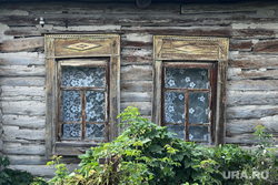 Деревня Чебаки. Макушинский район. Курган, старый дом, окна