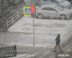 Снегопад. Челябинск, светофор, снег, пешеход, погода, снегопад, климат