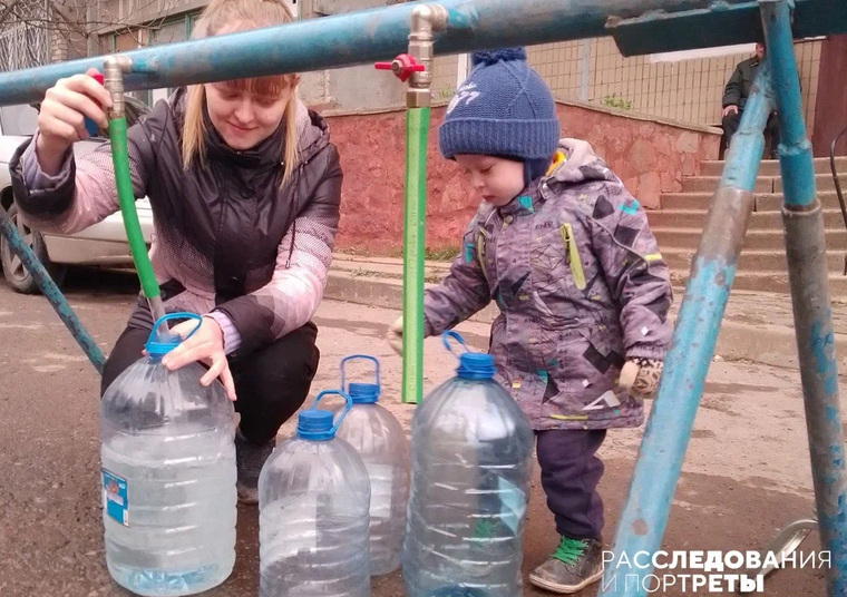 Волонтеры из Екатеринбурга развезли воду по поселкам Донбасса