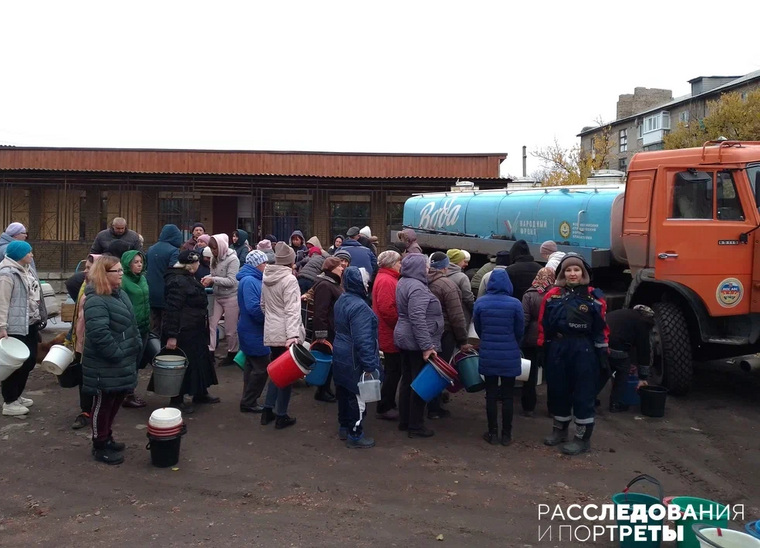 Два волонтера развезли воду для местных жителей донецкой Горловки