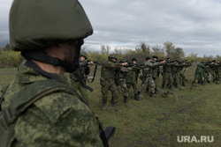 Мобилизованные резервисты на полигоне в Донецкой области. ДНР, армия, военные, солдаты, оружие, стрельбище, стрелки, военные сборы, пехота, полигон, резервисты, мобилизованные, огневая подготовка, пехотинцы