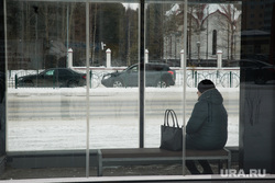 Город зимой. Сургут, теплая остановка, остановочный павильон, остановка автобусная
