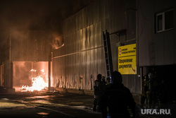 Пожар на улице Аппаратная. Екатеринбург, пожар, огонь, пожарные
