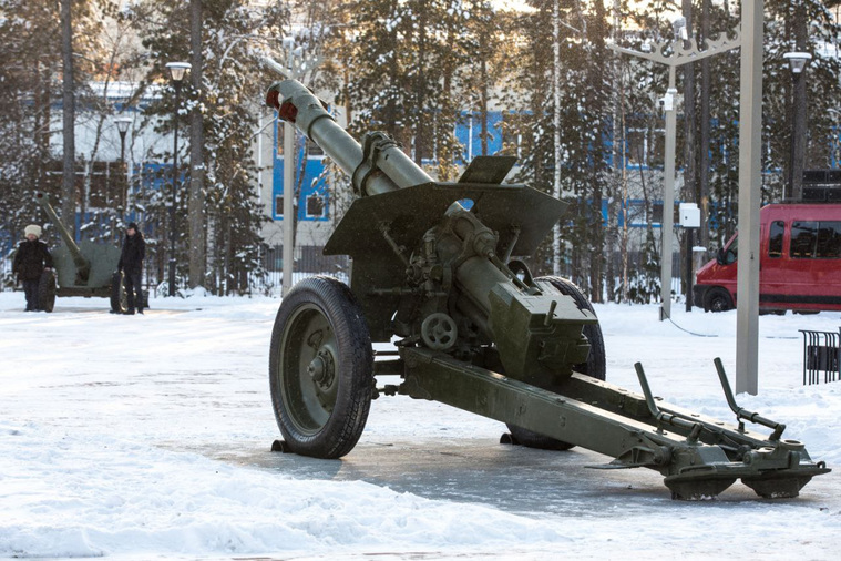 Пушки доставлены в Сургут из парка военной техники Центрального военного округа