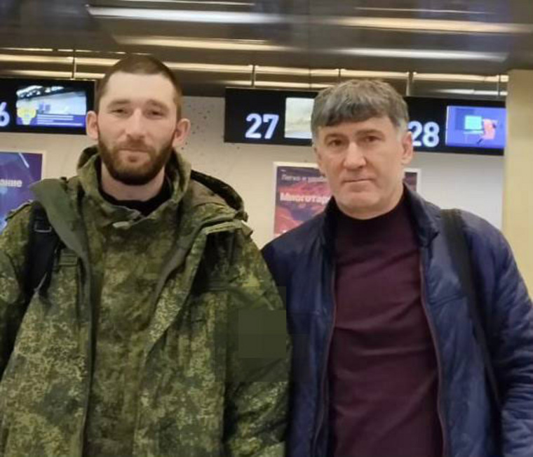 Сайгид Билалов встретил своего сына в аэропорту Кольцово 19 ноября