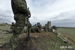 Мобилизованные резервисты на полигоне в Донецкой области. ДНР, армия, военные, солдаты, оружие, стрелки, военные сборы, пехота, полигон, резервисты, мобилизованные, пехотинцы